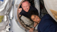 Dua Astronot NASA Terjebak di Luar Angkasa Hingga 2025