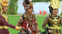 Panggung Budaya di IKN: Jokowi Hadiahi Peserta Busana Adat Terbaik