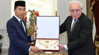 Presiden Jokowi Terima Grand Collar Order dari Palestina