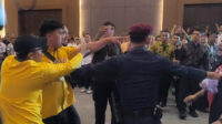 Dramatis! Spanduk Kampanye Picu Kericuhan di Pengundian Nomor Urut Pilgub Riau