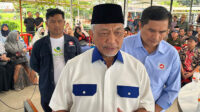 Kampanye Perdana: Ahmad Syaikhu Menyapa Warga, Ronald Surapraja Minta Doa untuk Jabar