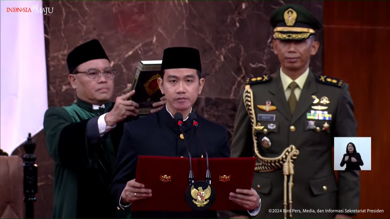 Gibran Rakabuming Ucap Sumpah Pelantikan Presiden dan Wapres RI Periode 2024-2029 di Gedung MPR/DPR RI, Jakarta, Minggu (20/10/2024)