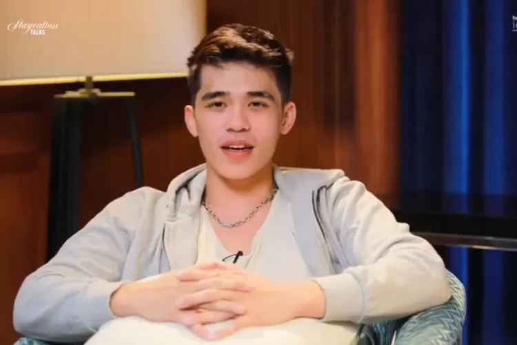 Alvin Jo tampil di televisi sambil membagikan kisah kelam kecanduan judinya