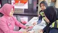 Anggota Bhayangkari Mengikuti Papsmear Dan Vaksinasi Hpv Gratis Di Kota Malang Untuk Deteksi Dini Kanker Serviks