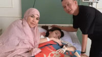 Ayu Ting Ting Terbaring Di Rumah Sakit Usai Ulang Tahun Ke 33, Ditemani Umi Kalsum Dan Ayah Ojak