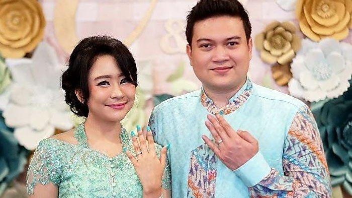 Chikita Meidy dan suami Indra Adhitya saat masih bersama – kini terlibat konflik dugaan penyalahgunaan dana