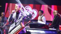 Fariz RM saat tampil di panggung sebelum kasus hukum narkoba yang menjeratnya