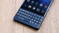 Gen Z menggunakan ponsel jadul Blackberry untuk detoks media sosial dan mengurangi kecanduan smartphone.