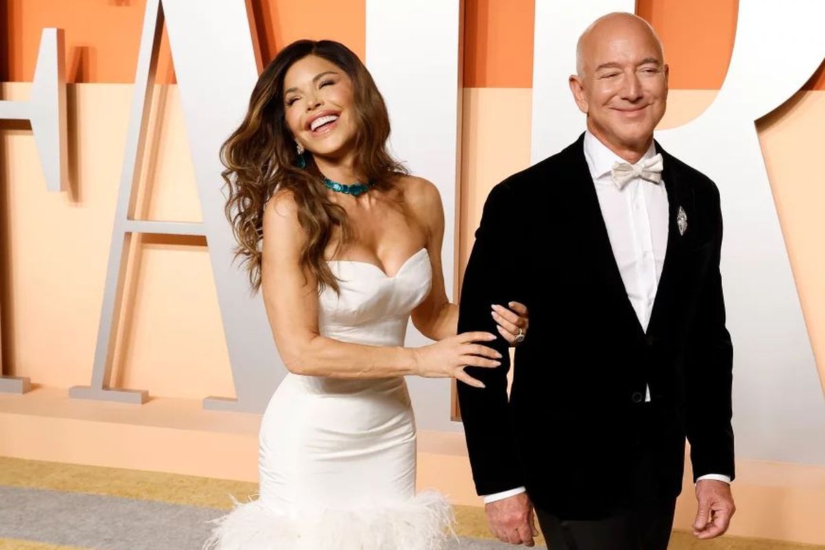 Jeff Bezos Dan Lauren Sanchez Berpose Jelang Pernikahan Mewah Mereka Di Venesia