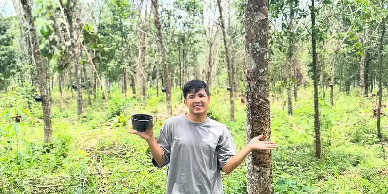 Jirayut Tersenyum Bahagia Usai Mengungkap Telah Membeli Kebun Karet 8.000 Meter Di Kampung Halamannya Di Thailand