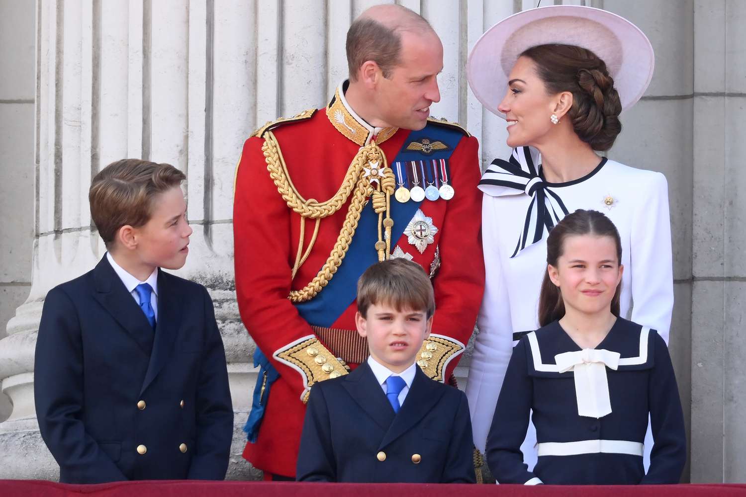 Pangeran William menatap Kate Middleton penuh cinta saat Trooping the Colour 2025