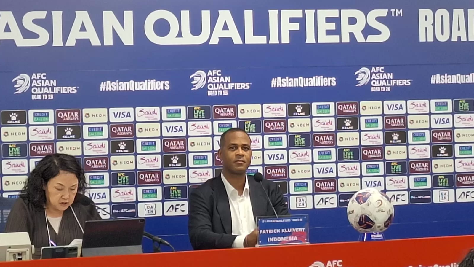 Pelatih Timnas Indonesia Patrick Kluivert Saat Konferensi Pers Jelang Kualifikasi Piala Dunia 2026