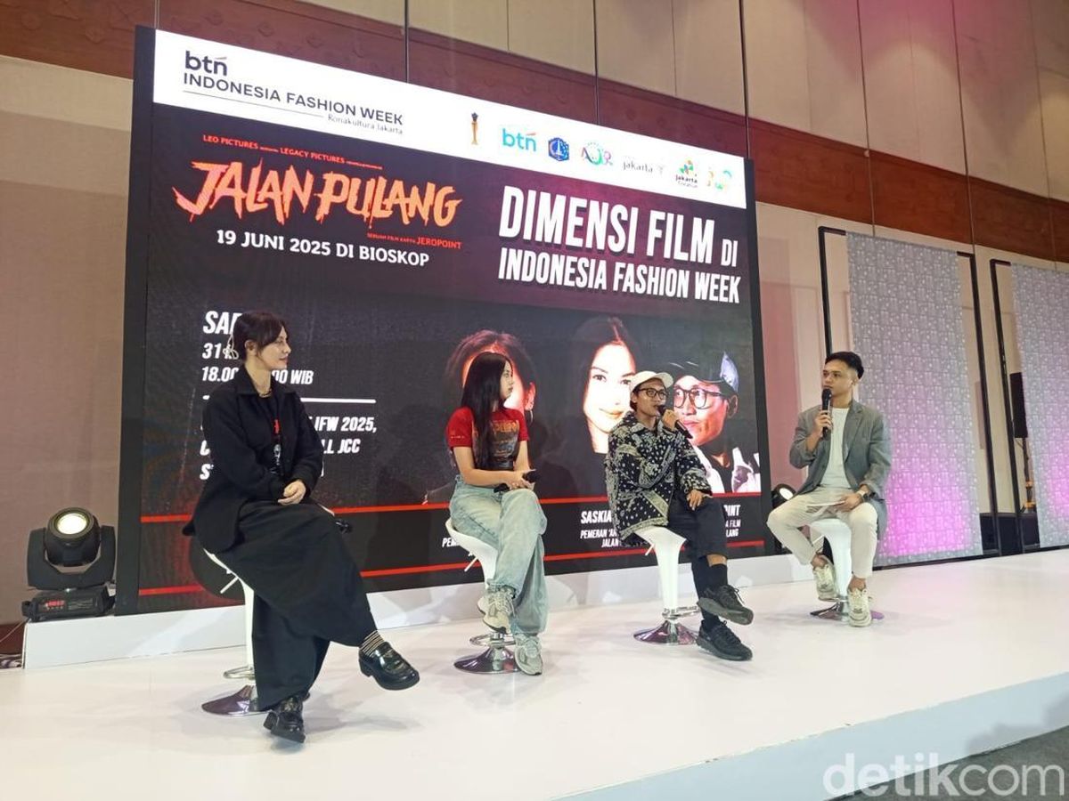 Pemain Dan Sutradara Film Jalan Pulang Saat Promosi Film Di Jcc, Jakarta