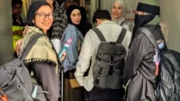 Zaskia Adya Mecca dan rekan aktivis di Kairo dalam misi kemanusiaan Global March to Gaza