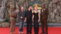 Scarlett Johansson mengenakan gaun dinosaurcore Balmain di karpet merah premier Jurassic World Rebirth di Berlin