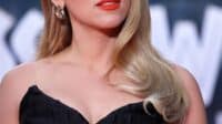 Gaya Scarlett Johansson Di Karpet Merah Jurassic World Rebirth Berlin 1750298381137