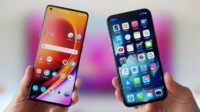Ilustrasi Pengguna Memilih Antara Iphone Dan Android Smartphone