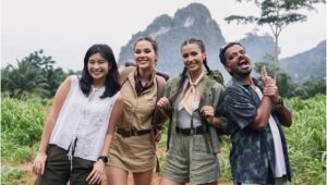 Jacquelyn Chandra Syuting Adegan Di Jurassic World Rebirth, Ekspresi Kagum Saat Melihat Dinosaurus Muncul Di Padang Terbuka