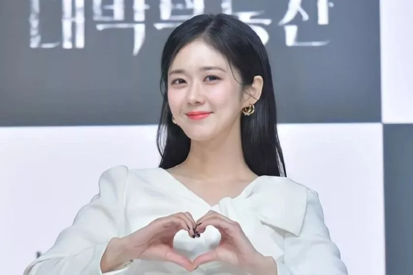 Jang Nara Tampil Awet Muda Di Usia 44 Tahun