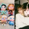 Lisa Blackpink Memegang Boneka Crybaby Yang Dipasang Di Tas Mewahnya