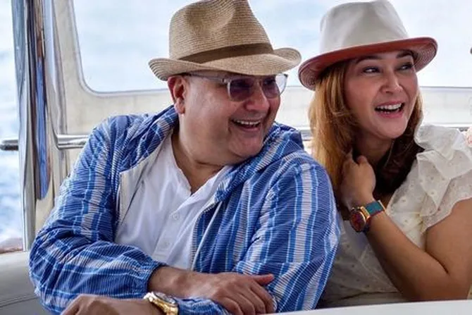 Maia Estianty Tampil Santai Saat Liburan Bersama Irwan Mussry Di Paris Dekat Menara Eiffel