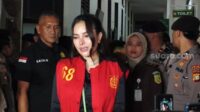 Nikita Mirzani Hadir Di Pengadilan Dengan Ekspresi Marah Saat Sidang Vadel Badjideh