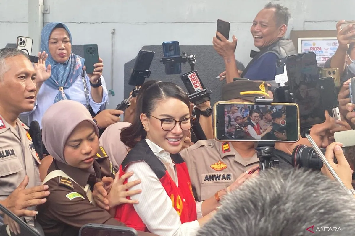 Nikita Mirzani Hadir Di Sidang Kasus Pengancaman Dan Tppu Di Pn Jakarta Selatan