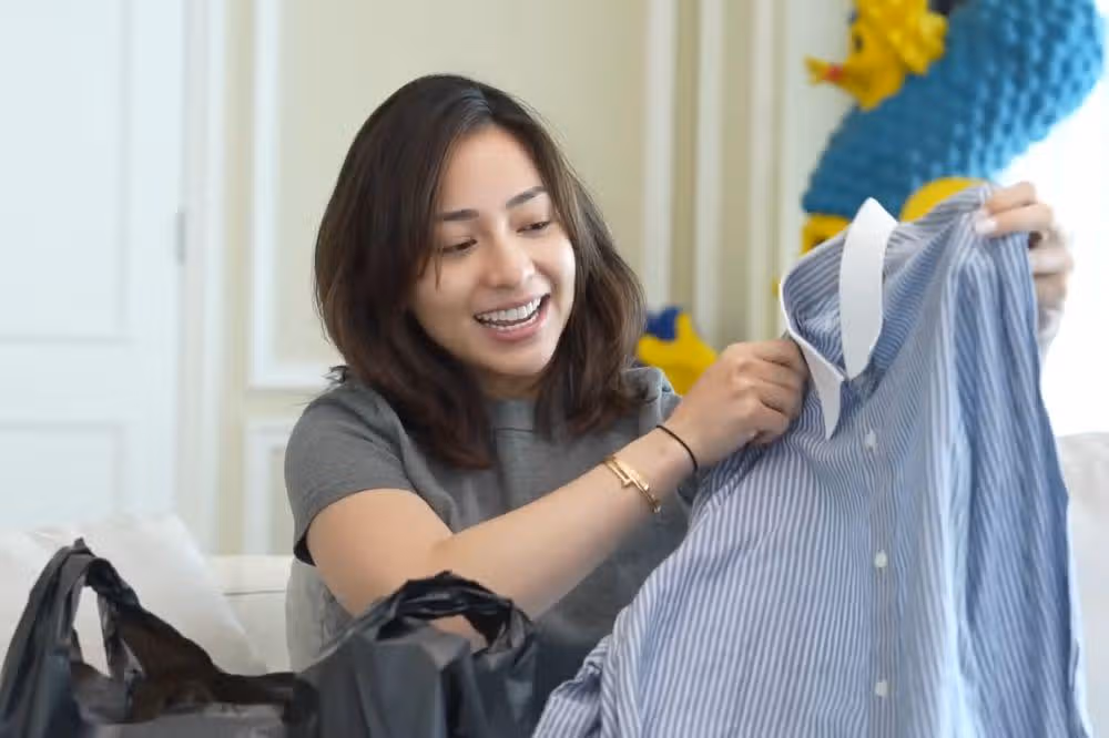 Nikita Willy Melihat Kemeja Brioni Di Pasar Senen Saat Belanja Thrifting