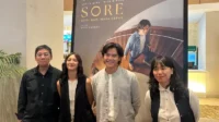 Para Pemain Dan Kru Film Sore Istri Dari Masa Depan Saat Konferensi Pers Penayangan Perdana
