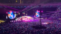Penonton Konser Coldplay Memenuhi Stadion Gbk Dalam Show Music Of The Spheres