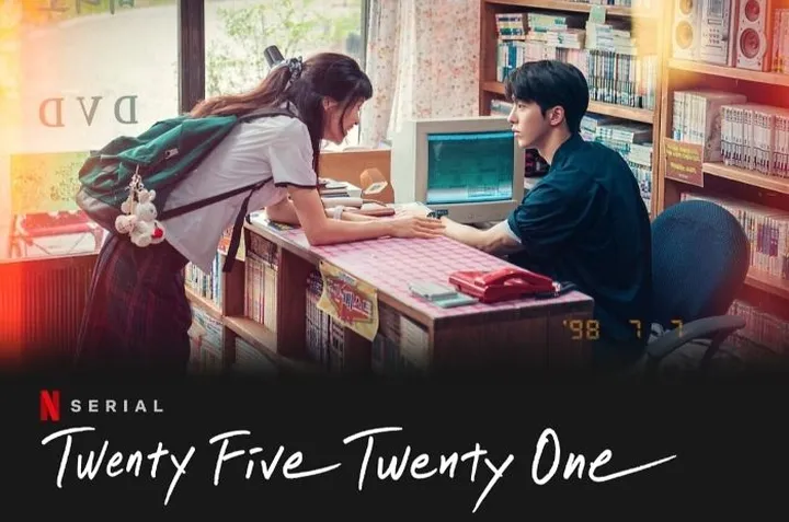 Poster Drama Twenty Five Twenty One Menampilkan Na Hee Do Dan Baek Yi Jin Berpose Saling Menyemangati