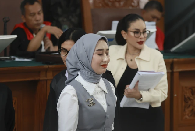 Reza Gladys Hadir Di Sidang Kasus Pemerasan Oleh Nikita Mirzani Dan Asistennya