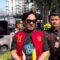 Reza Gladys Menyambut Mail Yang Tiba Di Lokasi Dengan Senyum Semringah