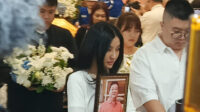 Sarwendah Dampingi Kremasi Ayahnya Di Grand Heaven, Jakarta Utara