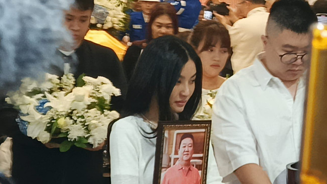 Sarwendah Dampingi Kremasi Ayahnya Di Grand Heaven, Jakarta Utara