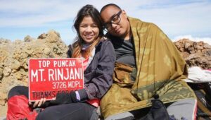 Saykoji Dan Istri Saat Mendaki Gunung Rinjani Melalui Jalur Sembalun