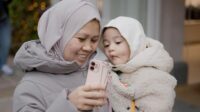 Sus Rini Bersama Rayyanza Dalam Promosi Produk Sabun