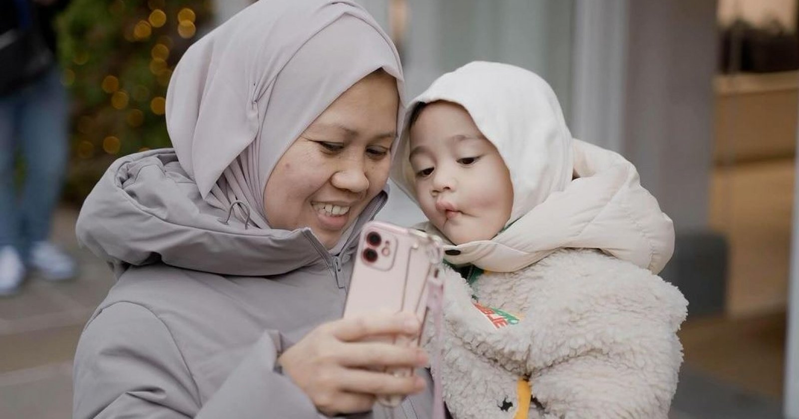 Sus Rini Bersama Rayyanza Dalam Promosi Produk Sabun