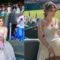 Urvashi Rautela Mengenakan Gaun Putih Dan Membawa Tas Hermes Dengan Empat Gantungan Labubu Di Wimbledon 2025