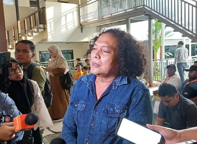 Sidang Tuntutan Fariz RM Ditunda: Jaksa Tunggu Arahan, Deolipa Yumara Yakin Rehabilitasi Lebih Tepat