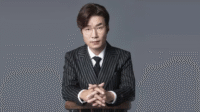 Aktor Korea Song Young-kyu mengenakan setelan jas di lokasi syuting Aktor Korea Song Young Kyu Mengenakan Setelan Jas Di Lokasi Syuting
