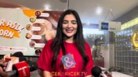 Ashanty tersenyum di depan Lumiere yang baru dibuka Ashanty Tersenyum Di Depan Lumiere Yang Baru Dibuka