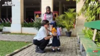 Aurel Hermansyah Dan Atta Halilintar Saat Mengantar Anak Sekolah