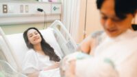 Dj Bravy Menggendong Baby Andrew Untuk Pertama Kalinya