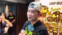 Denny Sumargo Saat Menjenguk Erika Carlina Pasca Melahirkan