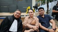 Fitri Salhuteru hadir sebagai saksi sidang Vadel Badjideh Fitri Salhuteru Hadir Sebagai Saksi Sidang Vadel Badjideh