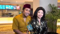 Interaksi seru pemain film horor komedi saat proses syuting outdoor. Interaksi Seru Pemain Film Horor Komedi Saat Proses Syuting Outdoor