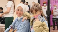 Marissya Icha bersama putrinya Aurel di acara televisi Marissya Icha Bersama Putrinya Aurel Di Acara Televisi