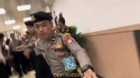 Nikita Mirzani Dikawal Saat Keluar Dari Ruang Sidang