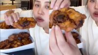 Pisang goreng Pinkan Mambo dengan harga premium Pisang Goreng Pinkan Mambo Dengan Harga Premium